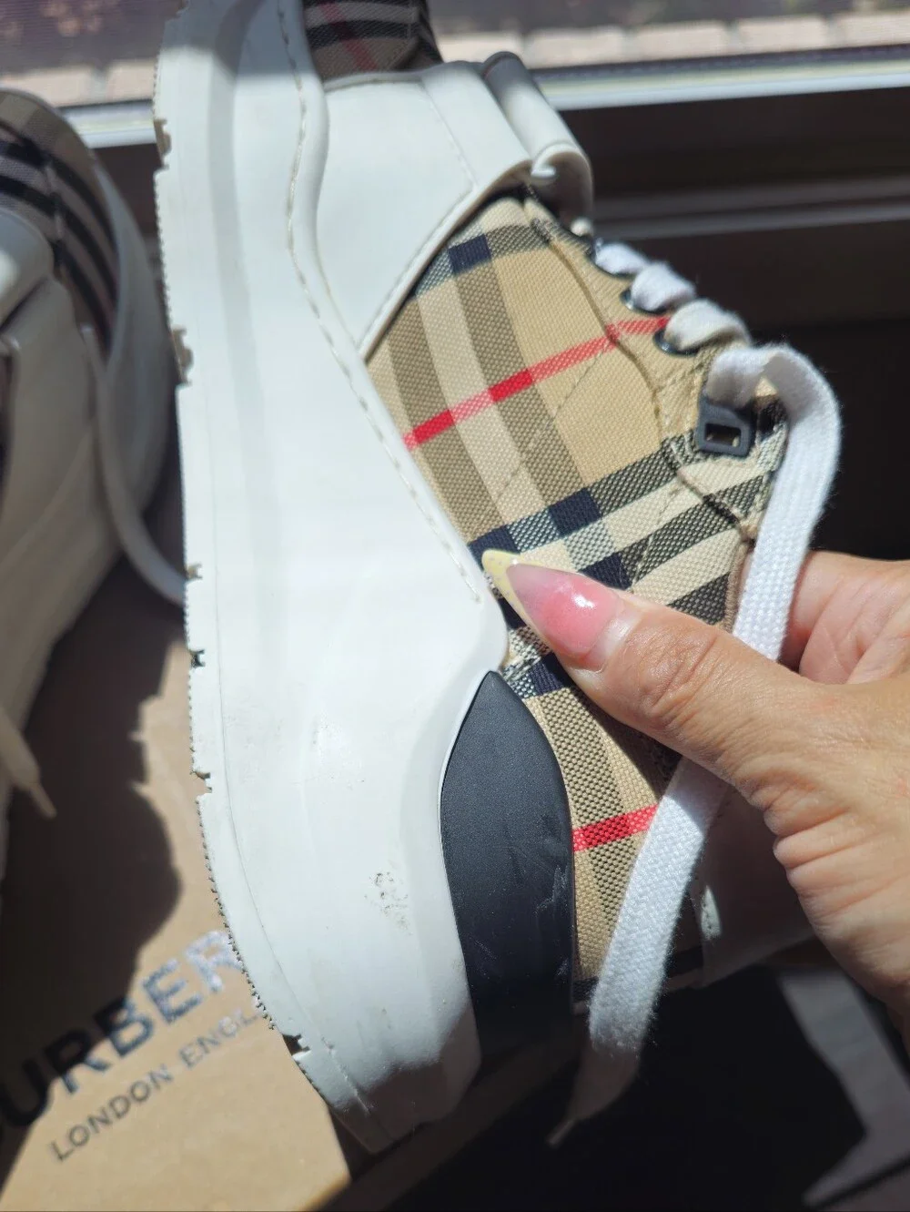 Burberry Signature Sneakers 38.5